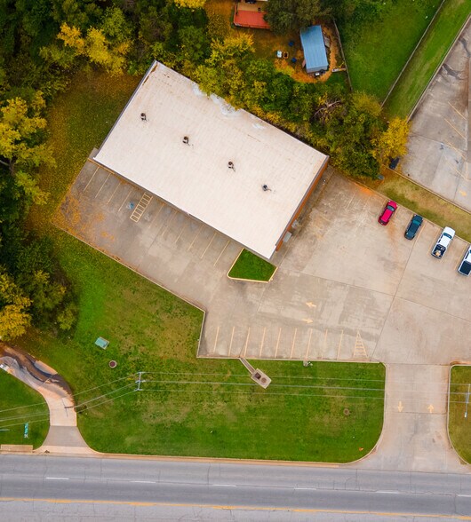720 N Main St, Noble, OK à louer - Photo de l’immeuble – Image 3 sur 9