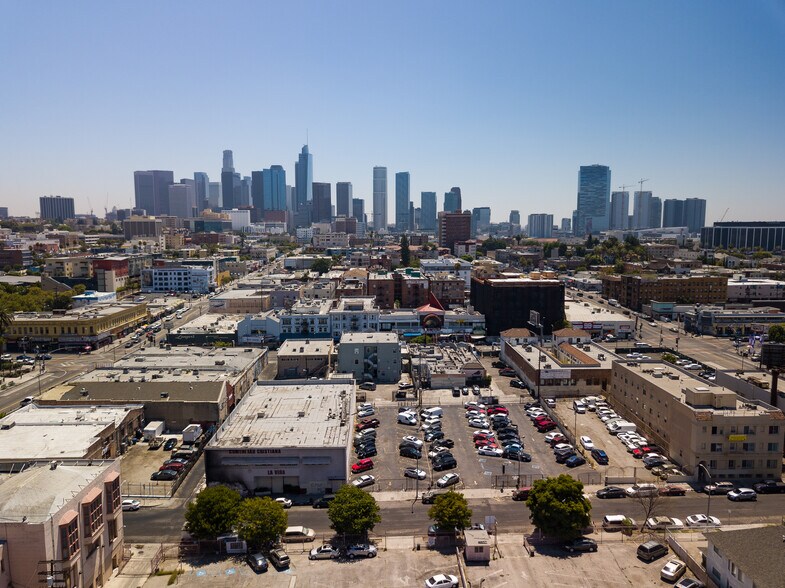 710-720 S Lake St, Los Angeles, CA à vendre - Photo de l’immeuble – Image 1 sur 4