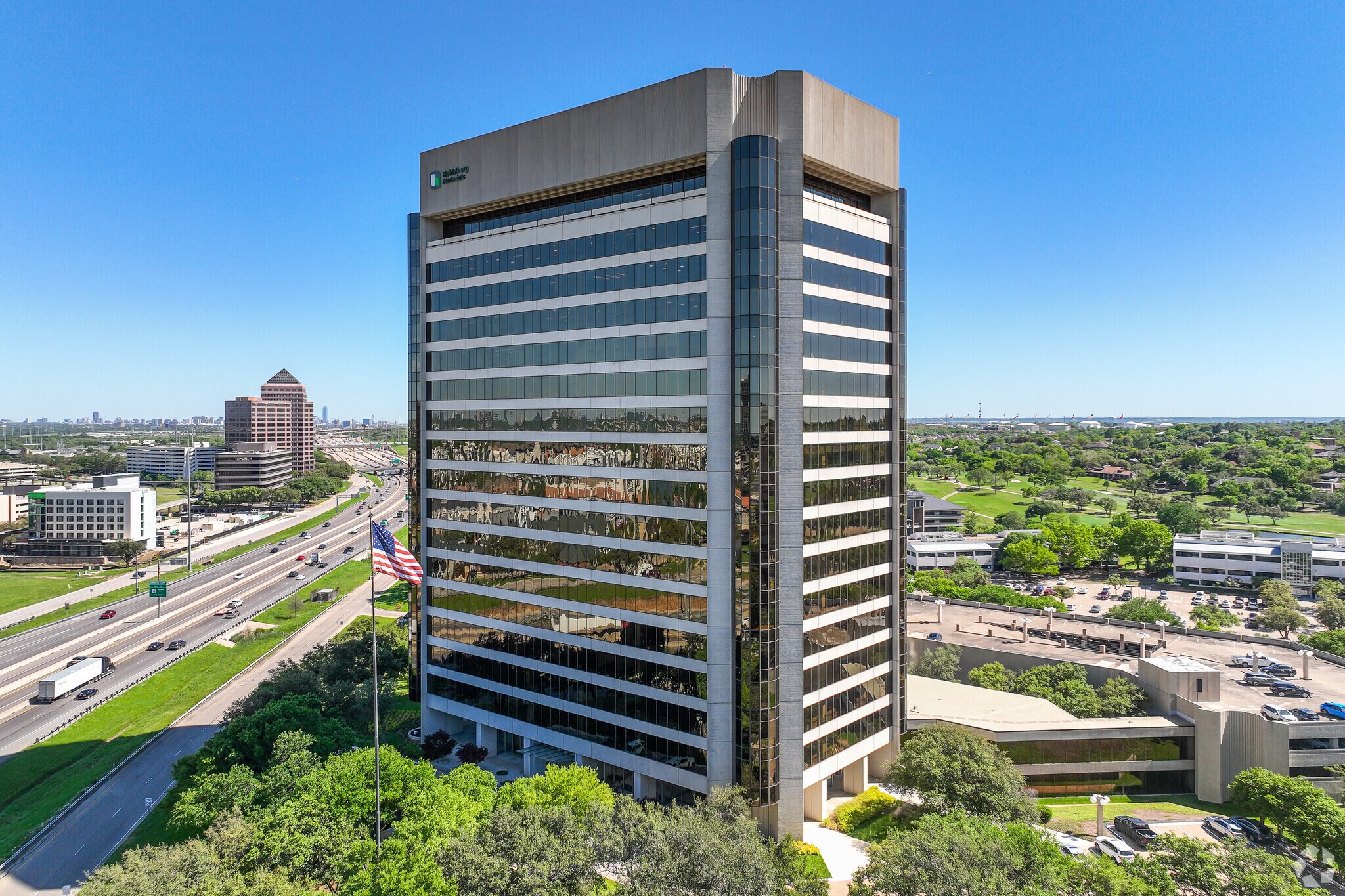 300 E John Carpenter Fwy, Irving, TX à louer Photo de l’immeuble– Image 1 sur 23