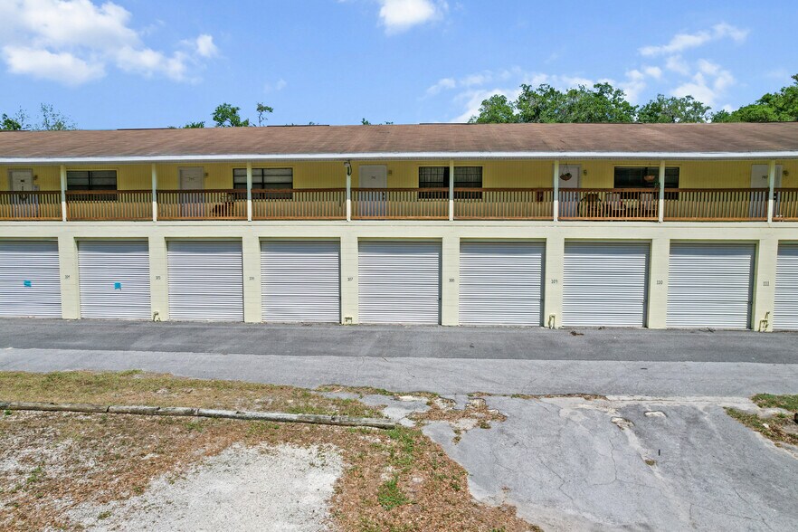 765 N Gardenview Ter, Crystal River, FL à vendre - Photo de l’immeuble – Image 2 sur 7