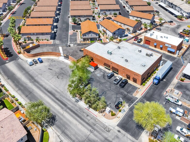 6494 Boulder Ranch Ave, Henderson, NV à louer - Photo de l’immeuble – Image 2 sur 7