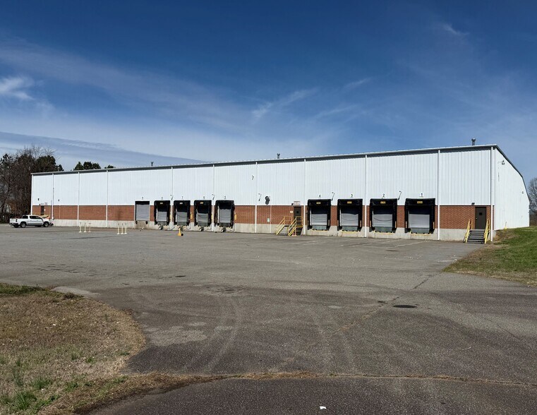 108 Textile Dr, Martinsville, VA à louer - Photo de l’immeuble – Image 1 sur 4