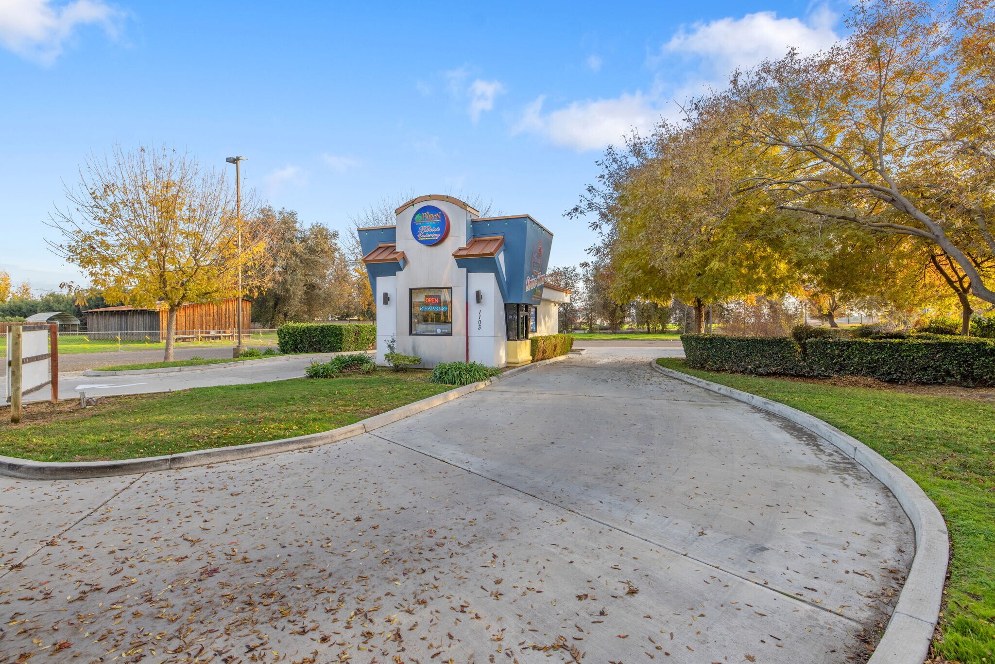 1103 W Caldwell Ave, Visalia, CA à vendre Photo principale– Image 1 sur 21