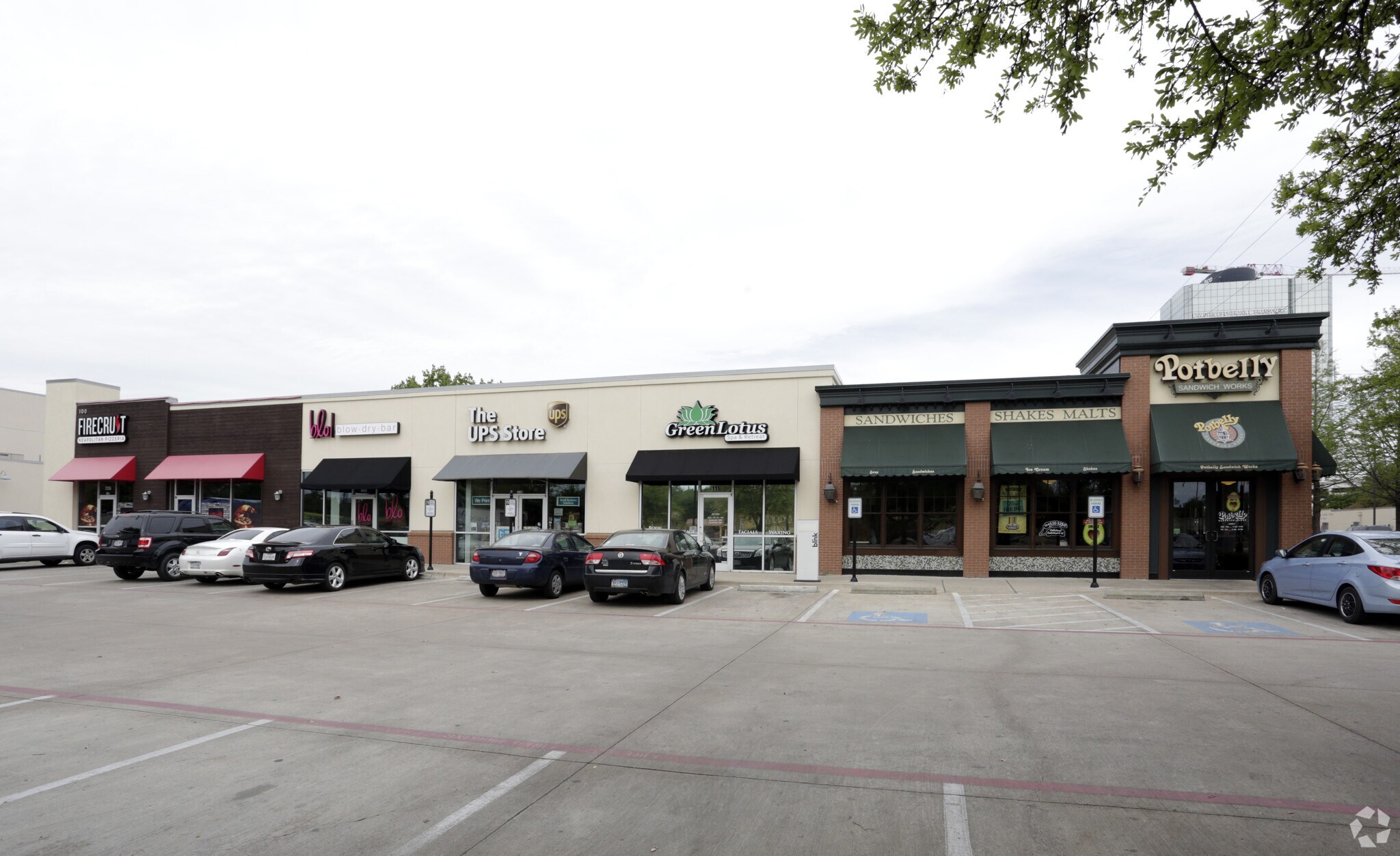 4425 N Central Expy, Dallas, TX à louer Photo principale– Image 1 sur 6