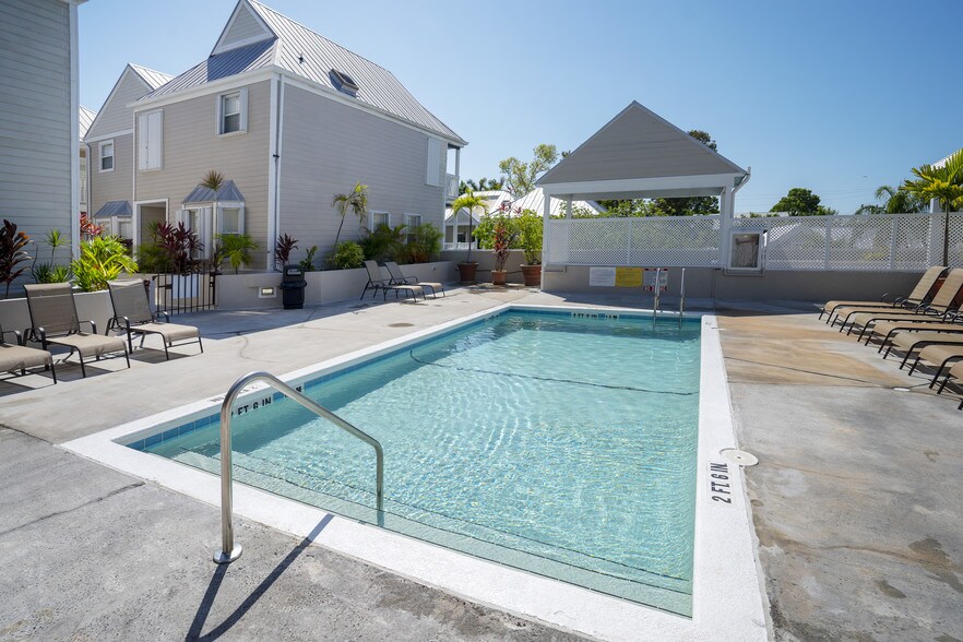 1075 Duval St, Key West, FL à vendre - Photo de l’immeuble – Image 2 sur 41