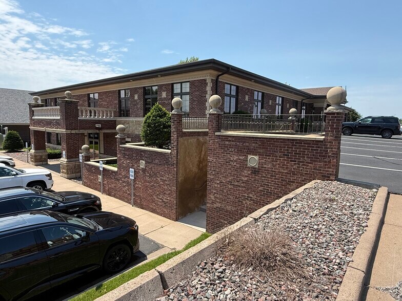 4410 Golf Ter, Eau Claire, WI à vendre - Photo de l’immeuble – Image 3 sur 23