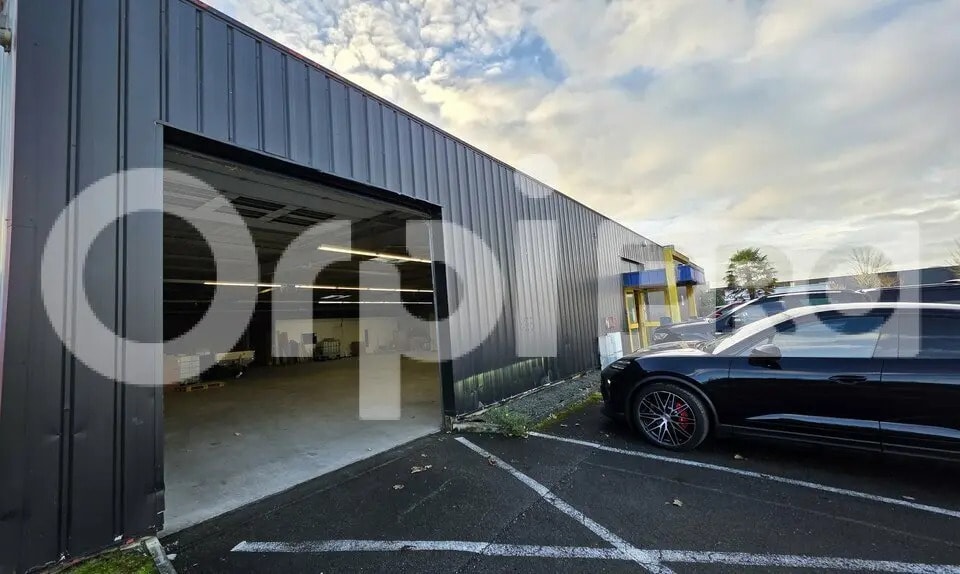 Local d’activités dans Villeneuve-Saint-Germain à louer - Photo de l’immeuble – Image 1 sur 6