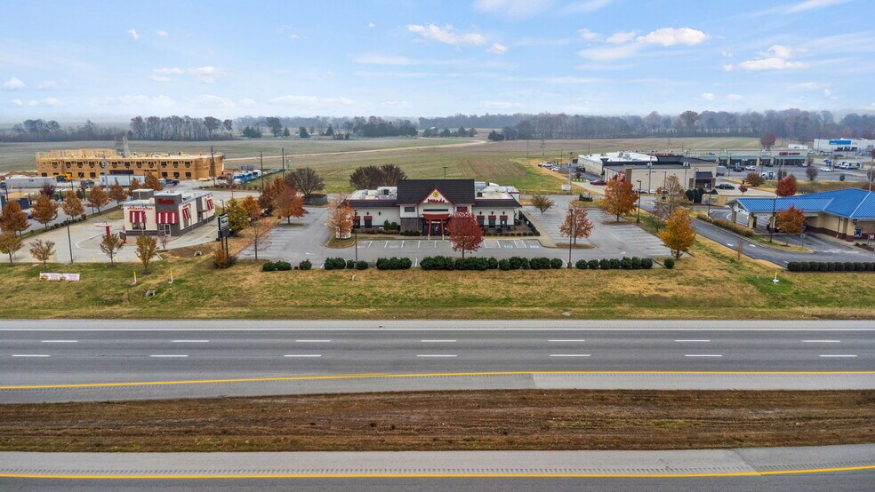 209 Claire Ave, Oak Grove, KY à vendre - Photo de l’immeuble – Image 2 sur 26