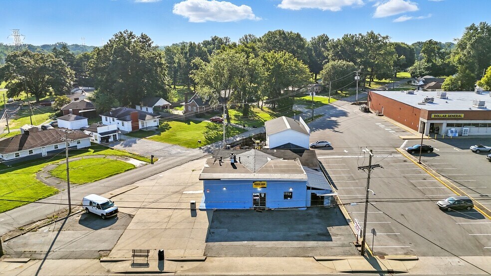 2668 Charlestown Rd, New Albany, IN à vendre - Photo de l’immeuble – Image 2 sur 30