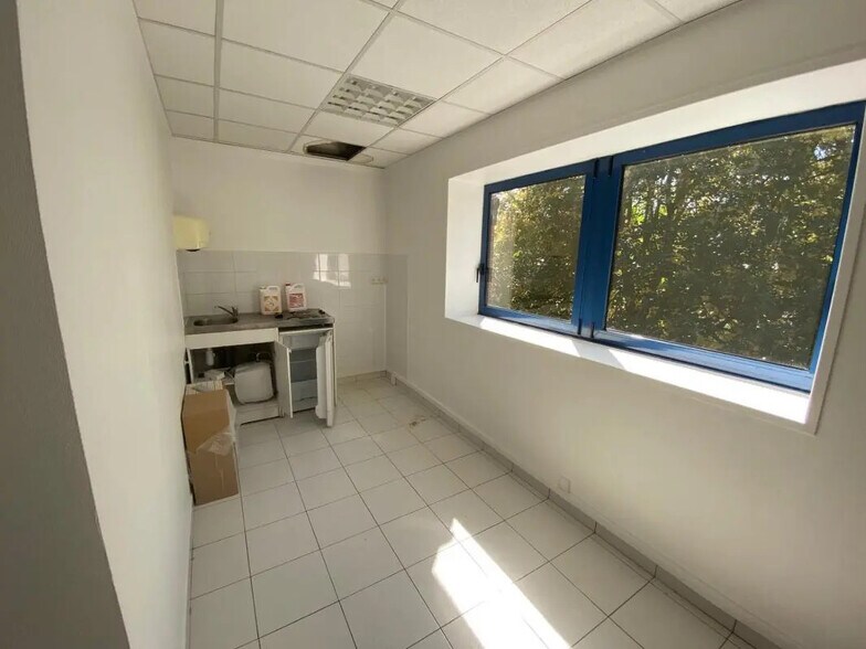 Bureau dans Noisy-le-Grand à louer - Photo de l’immeuble – Image 3 sur 5