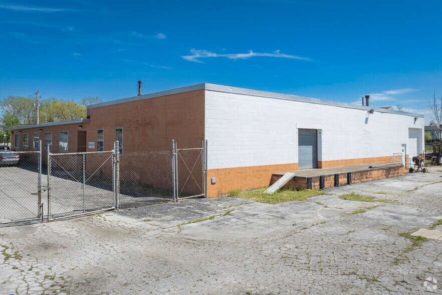 1208 Dickinson St, Fremont, OH à louer - Photo de l’immeuble – Image 3 sur 7