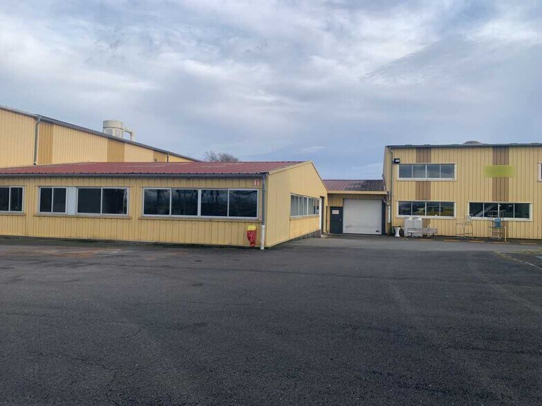 Local d’activités dans Saint-Trivier-sur-Moignans à louer - Photo de l’immeuble – Image 2 sur 14
