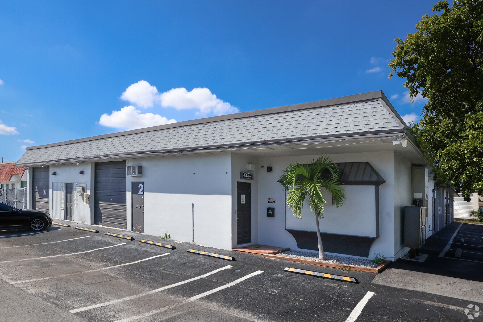 548 NE 42nd St, Oakland Park, FL à louer Photo principale– Image 1 sur 4