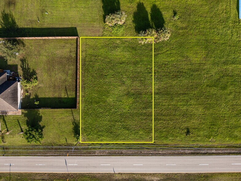 816 El Dorado N blvd, Cape Coral, FL à vendre - Aérien – Image 1 sur 30