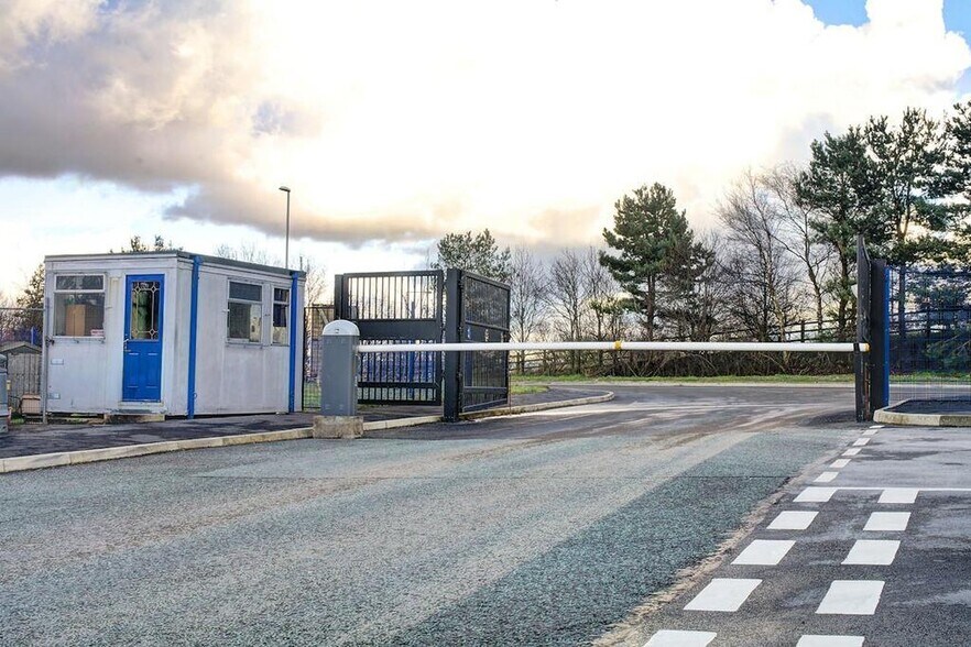 Cowm Top Ln, Rochdale à louer - Photo de l’immeuble – Image 3 sur 13