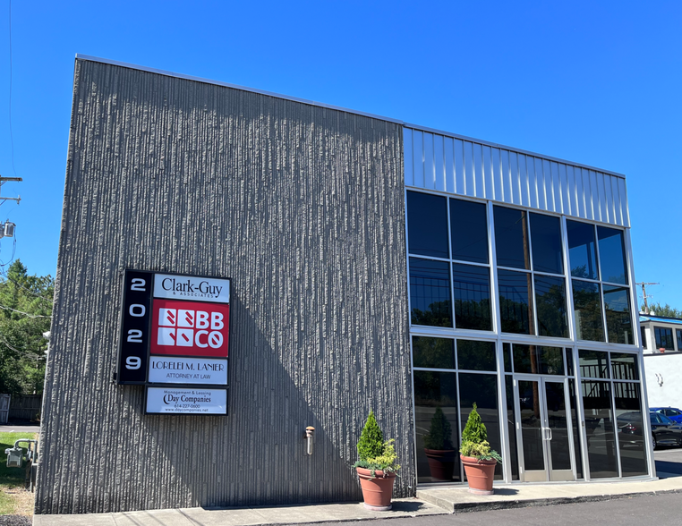 2029 Riverside Dr, Columbus, OH à louer - Photo de l’immeuble – Image 1 sur 2