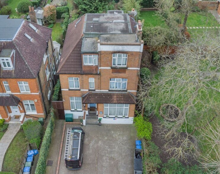 30 Chatsworth Rd, Londres à vendre - Photo de l’immeuble – Image 2 sur 12