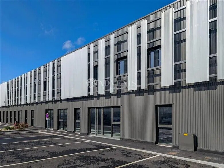Local d’activités dans Trégueux à louer - Photo de l’immeuble – Image 2 sur 5