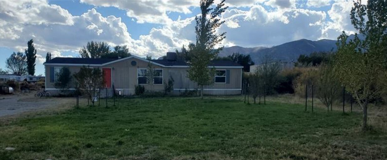 416 Jefferson Dr, Round Mountain, NV à vendre Photo principale– Image 1 sur 2
