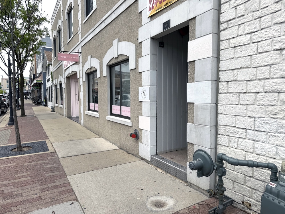32-34 W Chicago Ave, Naperville, IL à louer Photo intérieure– Image 1 sur 10