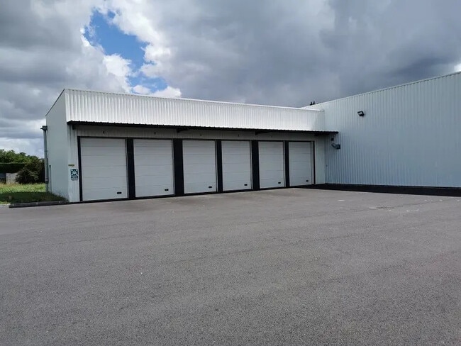 Plus de détails pour Local d'activités à louer