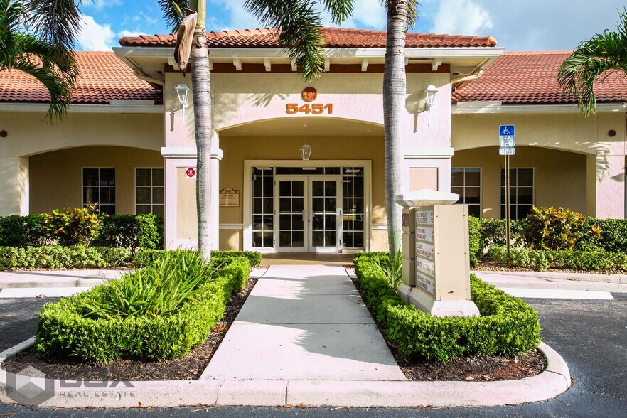 5451 N University Dr, Coral Springs, FL à vendre - Photo de l’immeuble – Image 3 sur 22