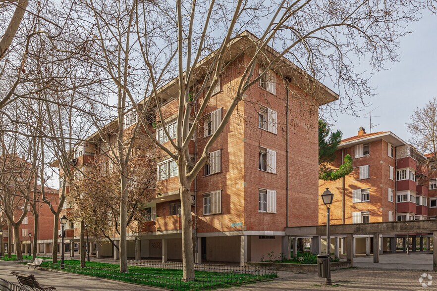 Immeuble residentiel dans Madrid, Madrid à vendre - Photo principale – Image 1 sur 1