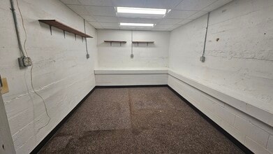 13630 Main St, Bath, MI à louer Photo intérieure– Image 2 sur 7