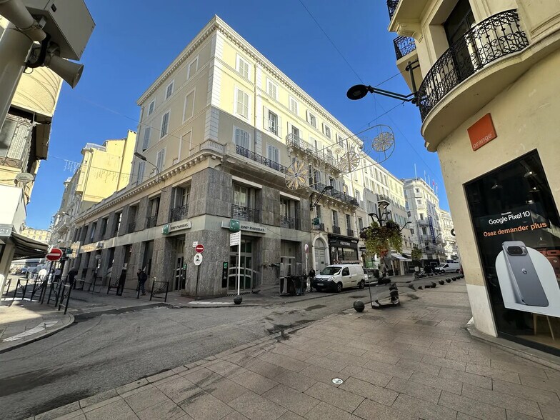 14 Rue Buttura, Cannes à louer - Photo de l’immeuble – Image 1 sur 14