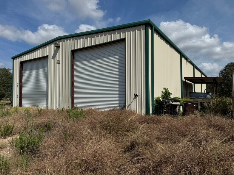 2589 US-77, Hallettsville, TX à vendre - Photo de l’immeuble – Image 3 sur 9