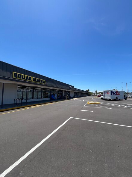 4500 NE Dixie Hwy, Palm Bay, FL à louer - Photo de l’immeuble – Image 2 sur 19