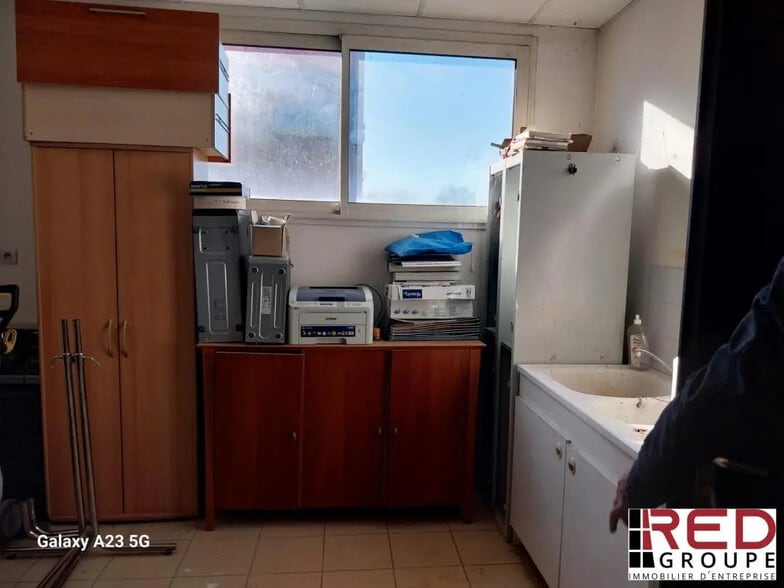Bureau dans LES PENNES-MIRABEAU à louer - Photo de l’immeuble – Image 3 sur 4