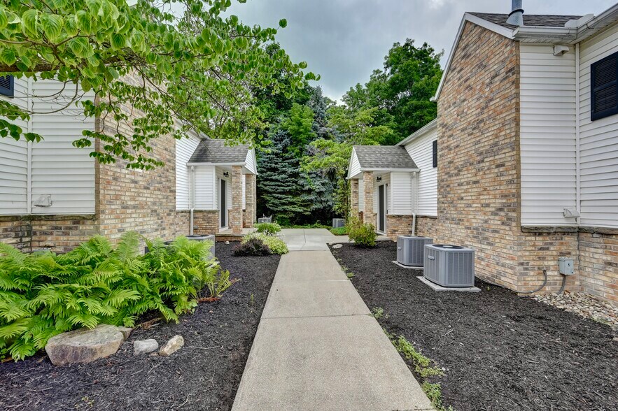441-449 Graham Rd, Cuyahoga Falls, OH à vendre - Photo de l’immeuble – Image 2 sur 4
