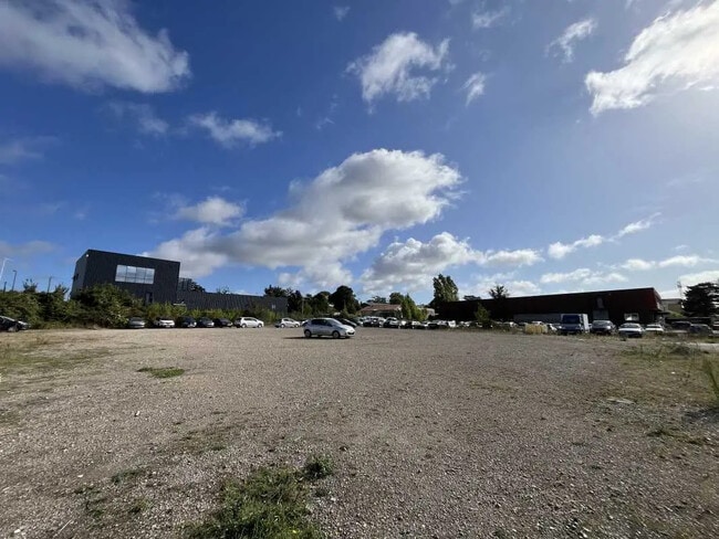 Plus de détails pour Local d’activités à vendre