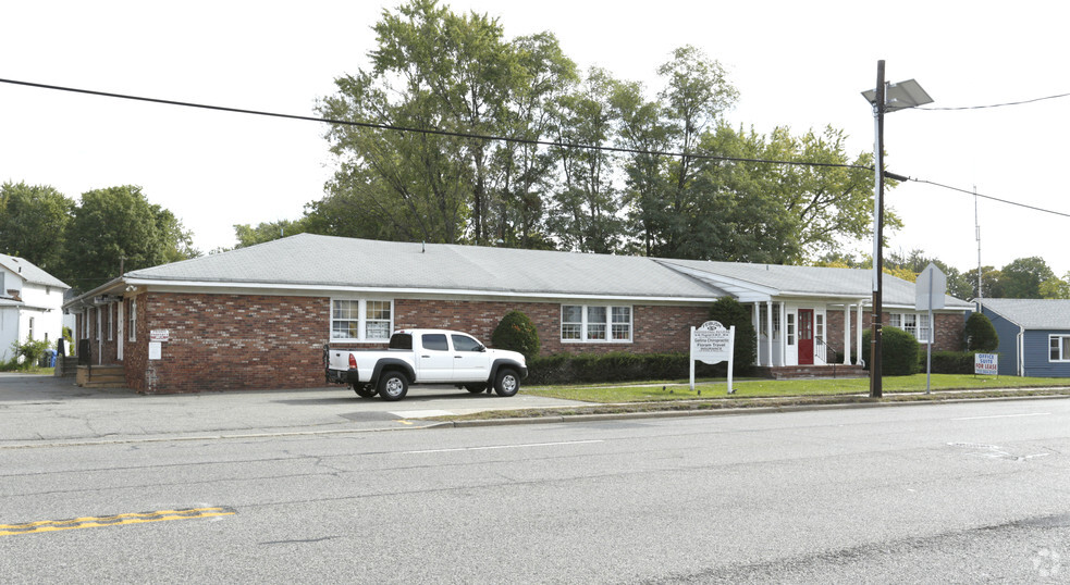 676 Amboy Ave, Woodbridge, NJ à louer - Photo de l’immeuble – Image 3 sur 30