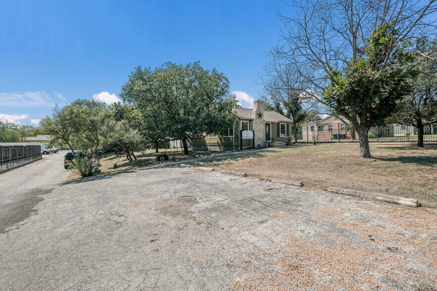 174 Sherwood Dr, San Antonio, TX à louer - Photo de l’immeuble – Image 3 sur 17