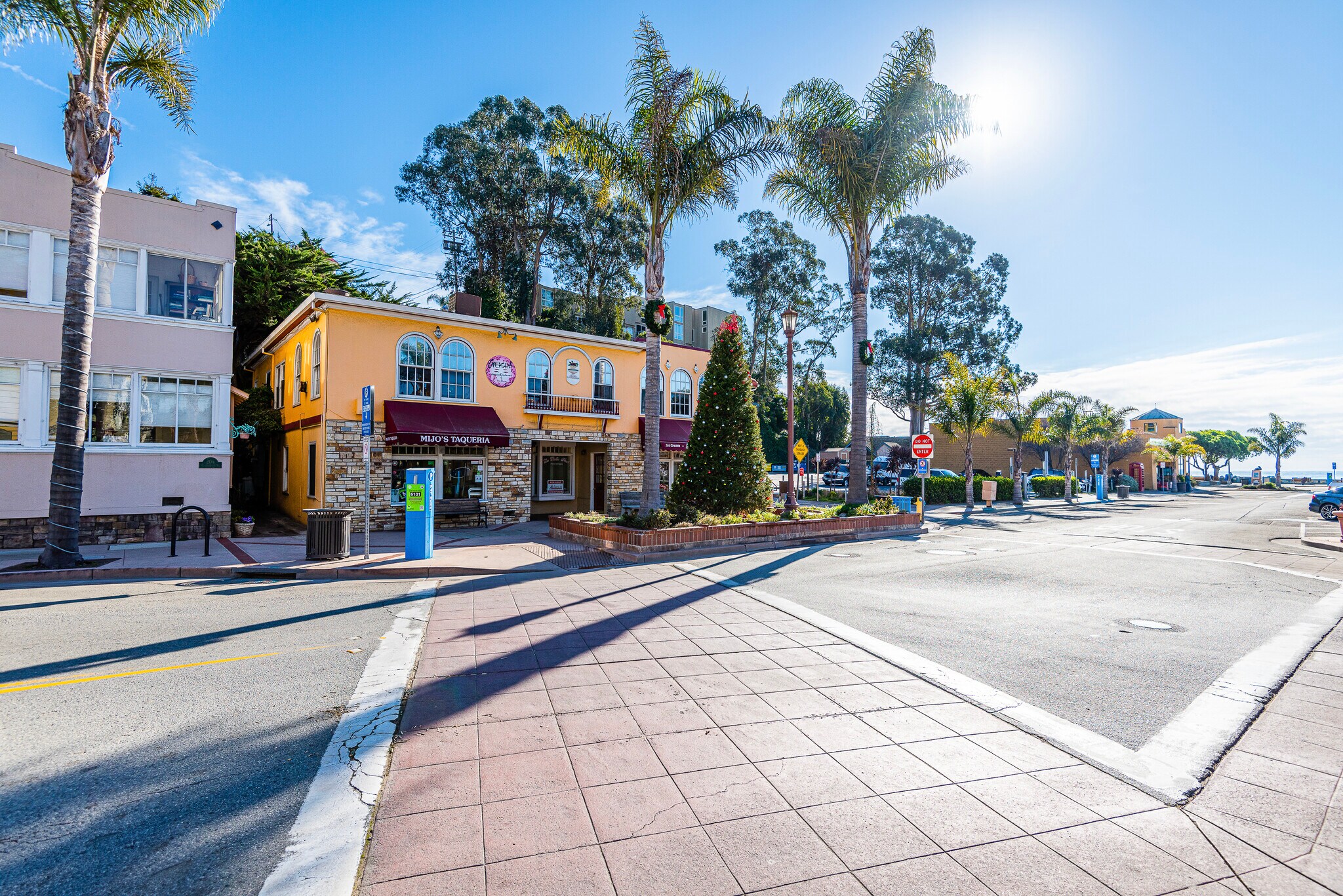200 Monterey Ave, Capitola, CA à louer Photo de l’immeuble– Image 1 sur 8