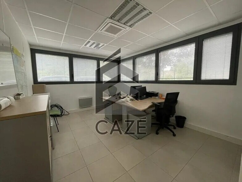 Bureau dans Bruges à louer - Photo de l’immeuble – Image 3 sur 13
