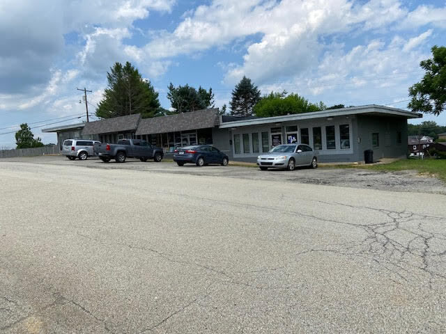 6 W Hempfield Dr, Irwin, PA à louer - Photo de l’immeuble – Image 3 sur 3