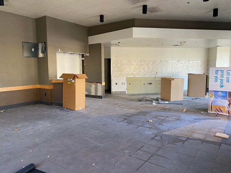 395 Hughes Center Dr, Las Vegas, NV à louer - Photo intérieure – Image 3 sur 3