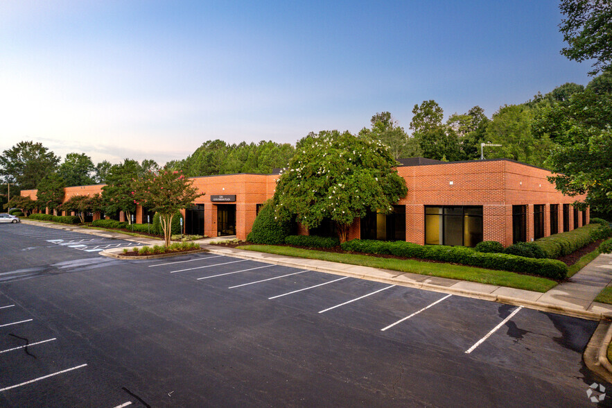 4828 Parkway Plaza Blvd, Charlotte, NC à louer - Photo de l’immeuble – Image 1 sur 9