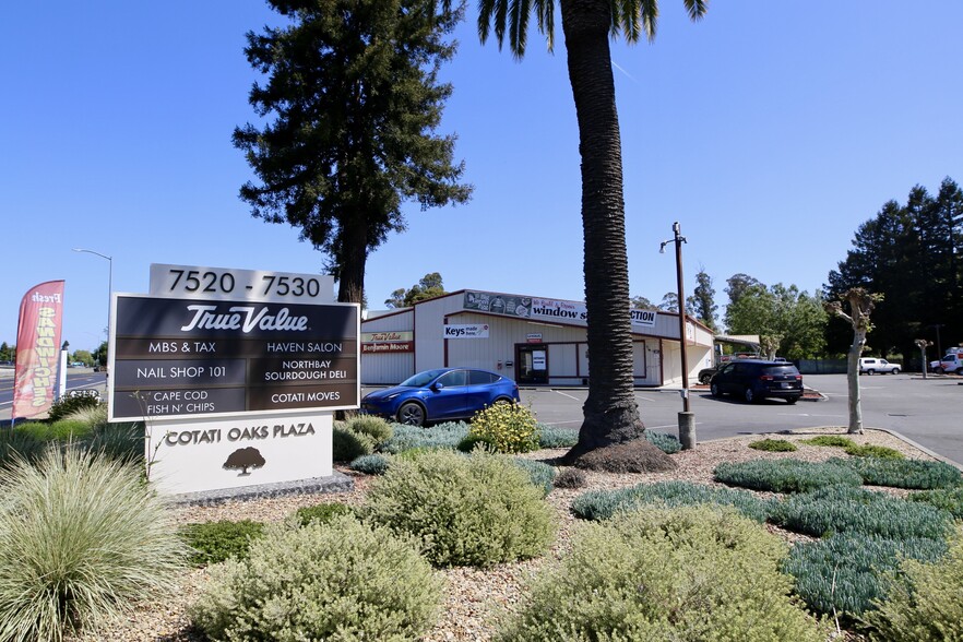 Cotati Oaks Plaza portefeuille de 2 biens à vendre sur LoopNet.fr - Photo de l’immeuble – Image 2 sur 8