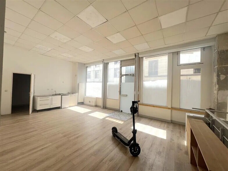 Local commercial dans Paris à louer - Photo de l’immeuble – Image 1 sur 8
