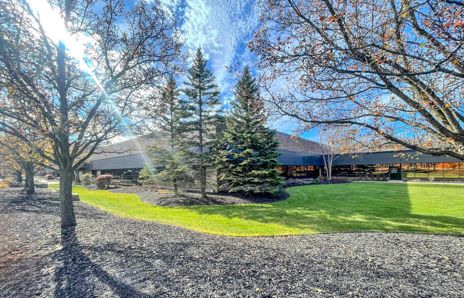 6675 Parkland Blvd, Solon, OH à vendre - Photo de l’immeuble – Image 3 sur 14