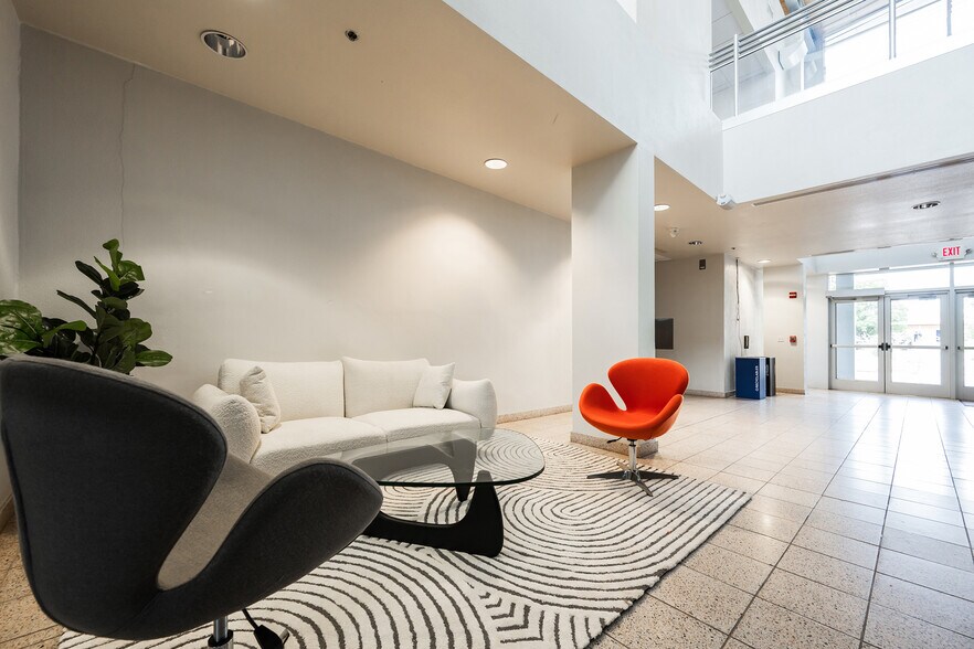 1600 Saint Michaels Dr, Santa Fe, NM à louer - Photo de l’immeuble – Image 3 sur 38