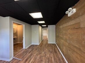 121 N Washington St, Naperville, IL à louer Photo intérieure– Image 2 sur 11