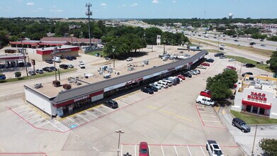 5704-5744 SW Green Oaks Blvd, Arlington, TX à louer Photo de l’immeuble– Image 1 sur 1