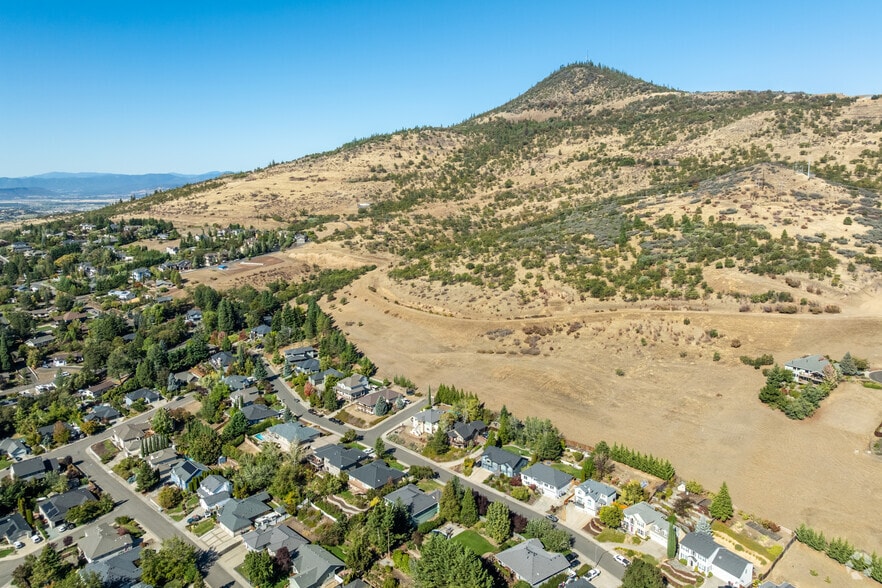 0 Cherry Lane, Medford, OR à vendre - Photo principale – Image 3 sur 16