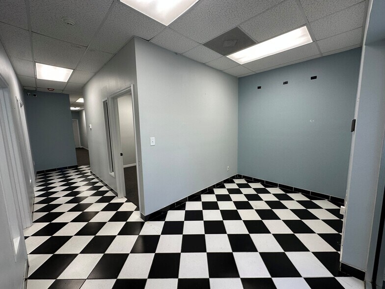 1743 Independence Blvd, Sarasota, FL à louer - Photo de l’immeuble – Image 2 sur 31