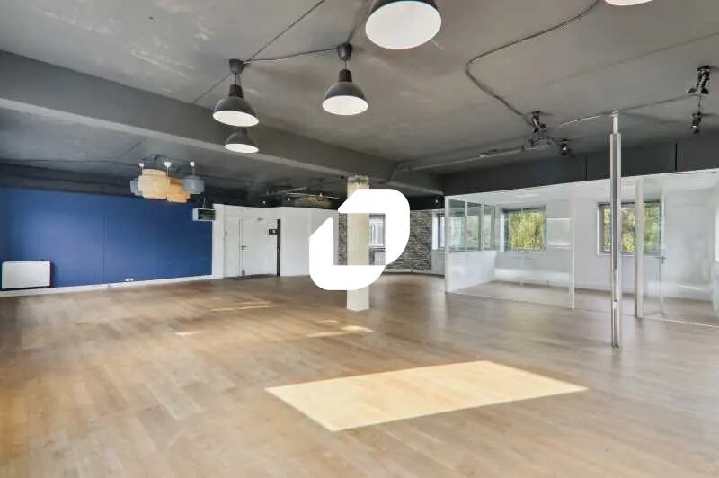Bureau dans Nanterre à louer - Photo de l’immeuble – Image 1 sur 12